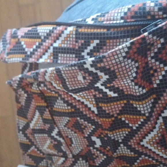 Printed pant in organge and multi color pants from h&m in size 12 stretch. - Picture 4 of 4